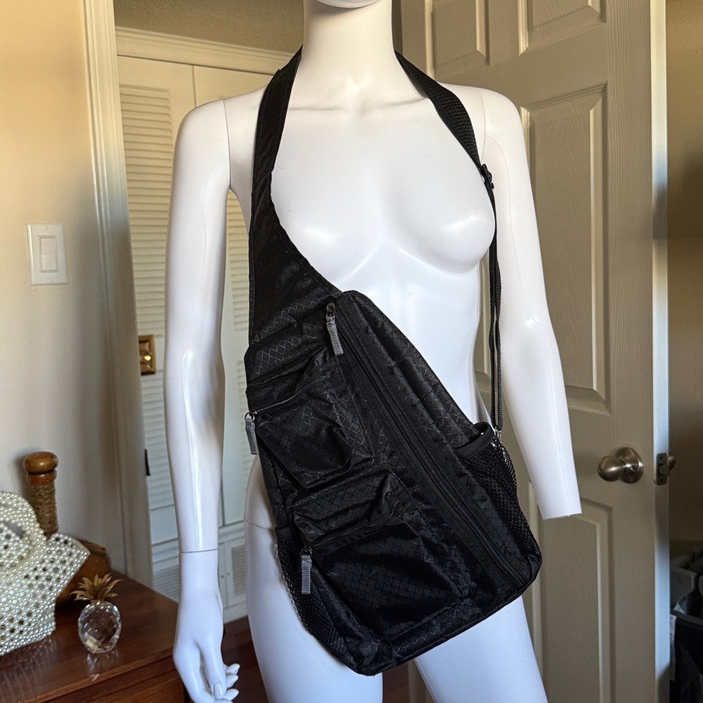 Crossbody Bag by Thirty One Like New in Black - Picture 2 of 5